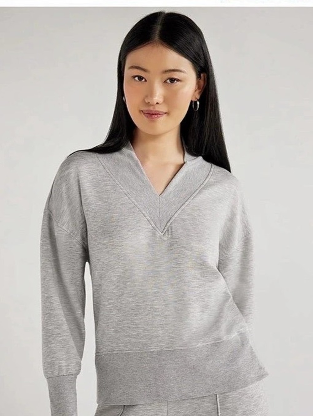 Scoop V-Neck Pullover in Gray Size Medium NWT